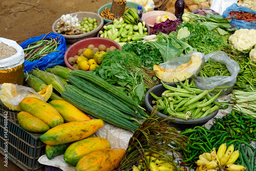 Obraz na płótnie fresh vegetables on a local market in mumbai, india w salonie