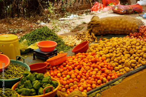 Obraz na płótnie fresh vegetables on a local market in mumbai, india w salonie
