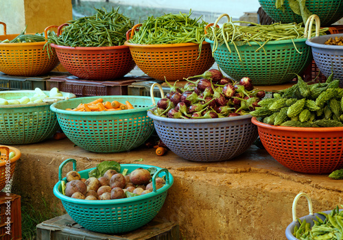 Obraz na płótnie fresh vegetables on a local market in mumbai, india w salonie
