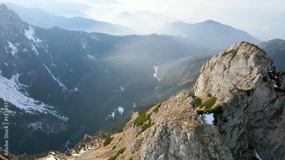 Obraz premium mountain top cliff view from above rocky