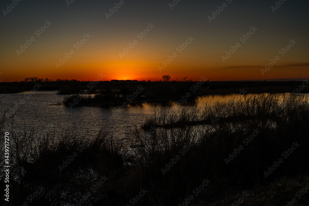 Obraz premium sunset over the river