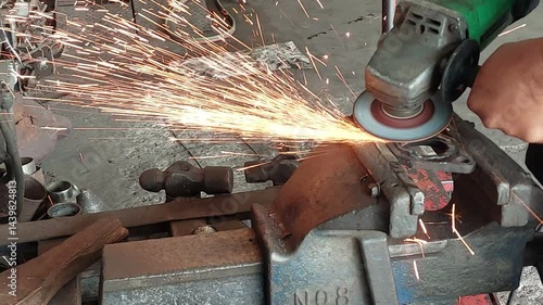 Grinding steel with an electric grinder