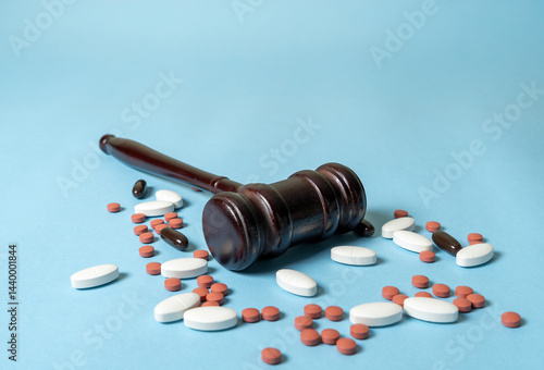 Crimes in the pharmaceutical industry, illegal drug sales, lawsuits against pharmaceutical companies. Fraudulent and illegal conduct by pharmaceutical companies