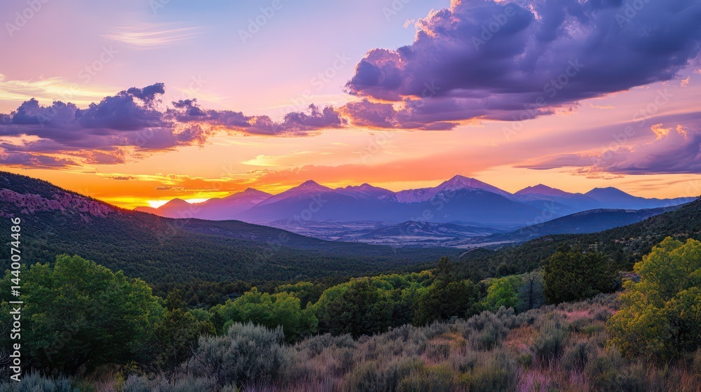 Obraz premium Vibrant Sunset Panorama over Mountainous Terrain