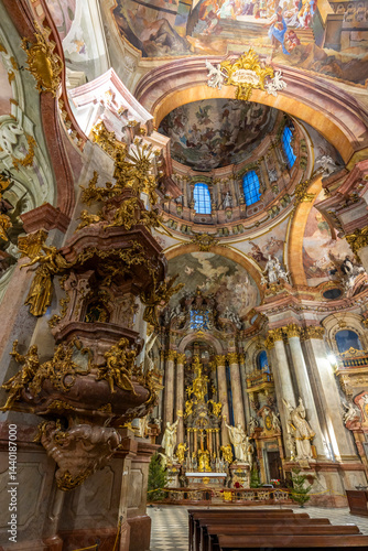 Obraz na płótnie Interior of St. Nicholas Church showing baroque architecture and frescoes in Prague w salonie