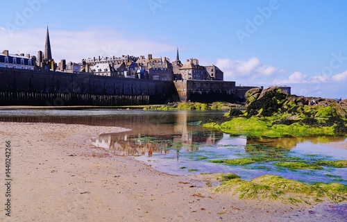 Saint-Malo from the beach 3 - Saint-Malo vue de la plage 3