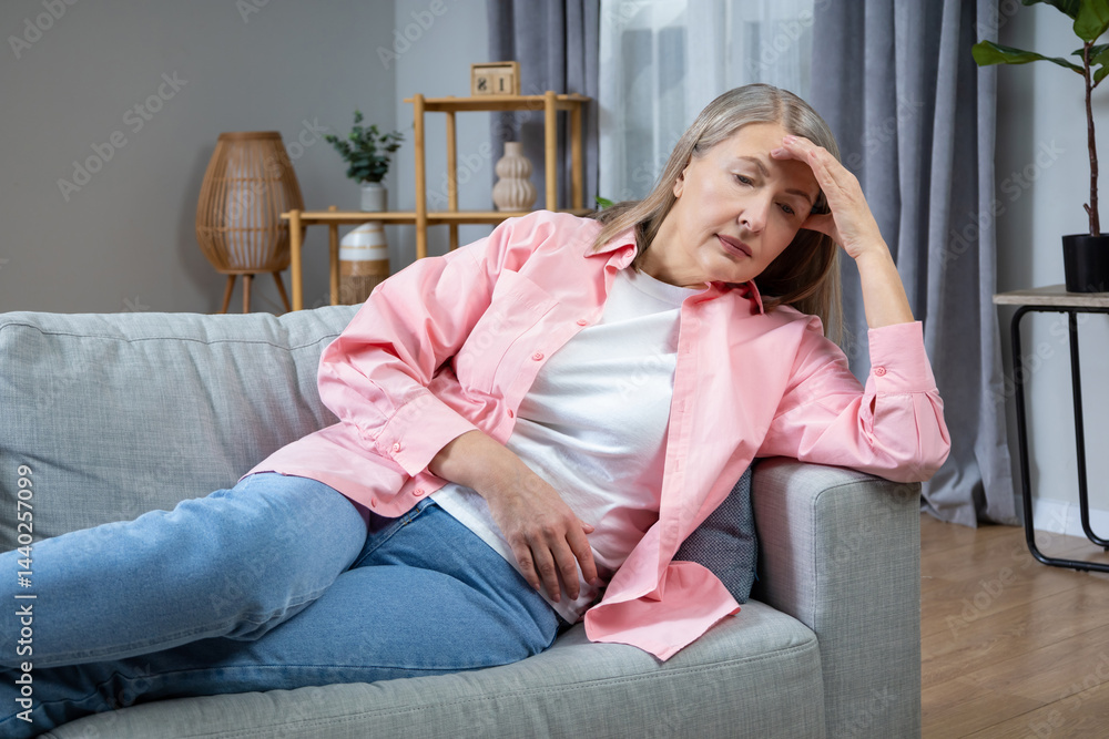 Obraz premium Menopausal woman suffering from a headache and feeling unwell
