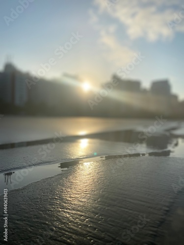 Mar chegando - belo amanhecer - praia graned