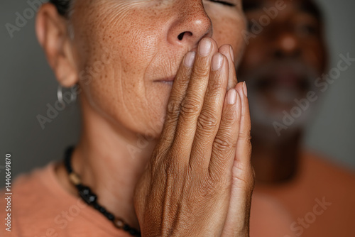 Obraz na płótnie Praying Hands, Seeking Peace. w salonie
