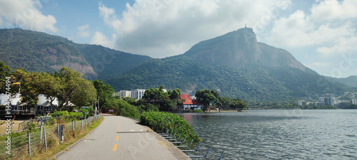 Foto City Rio de Janeiro Christ the Redeemer lake lagoon stone Gávea neighborhood hil