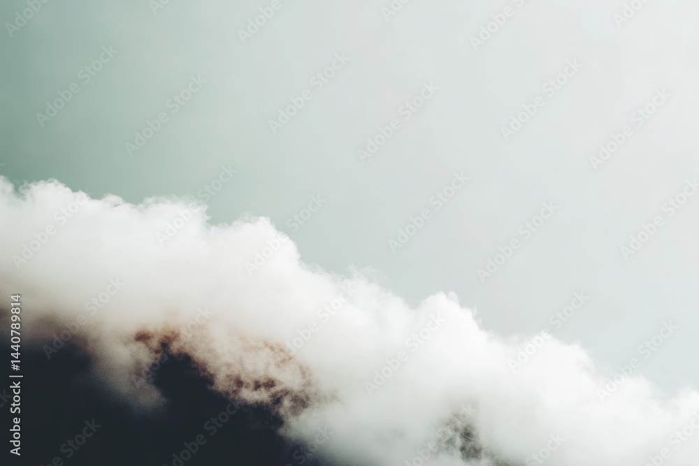 Fototapeta premium 雲が漂う空の風景、柔らかな雲と静かな背景が広がる