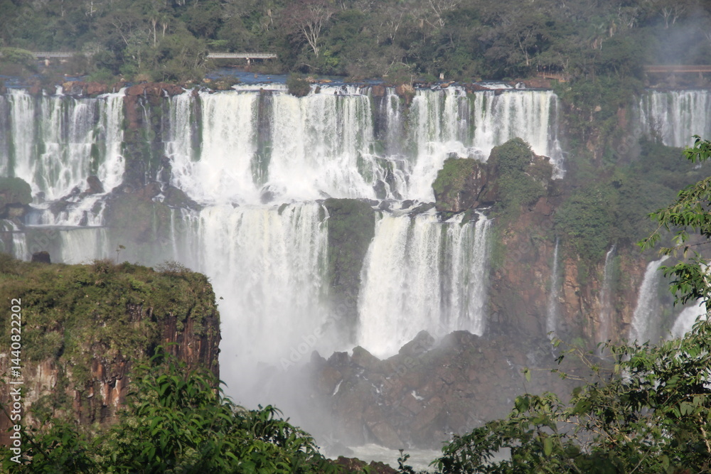 Naklejka premium imagem panorâmica das cataratas do iguaçu, em foz do iguaçu, paraná 