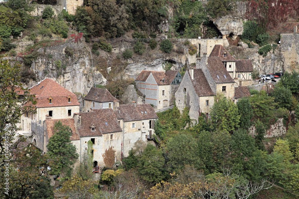 Historic buildings of Rocamadour perched on cliffs, Occitan, France Historic buildings of Rocamadour perched on cliffs, Occitan, France