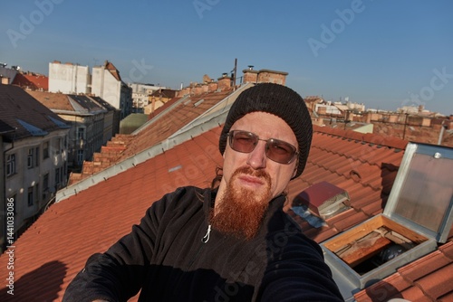 Obraz na płótnie Selfie on a tiled rooftop w salonie
