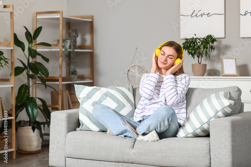 Young woman in headphones r...