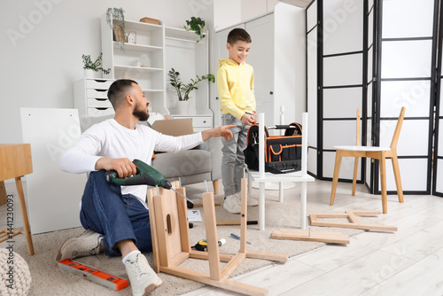 Father and son assembling f...