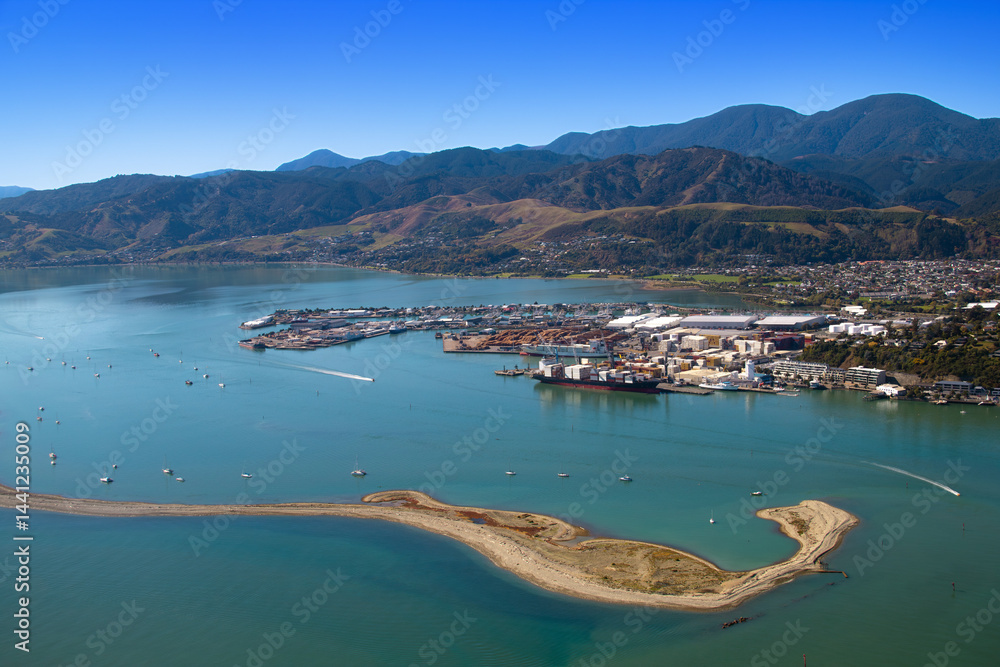 Fototapeta premium Nelson, New Zealand. Aerial view of city, suburbs, port, harbour, hills and the Boulder Bank, a very unusual naturally formed landform between Nelson Haven and Tasman Bay. Bryant Range in distance.