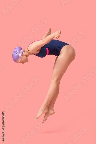 Diving female swimmer on pi...