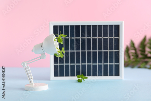 Lamp with solar panel and l...