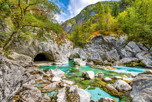 Foto Beautiful river landscape of Soca in Triglav National Park, Slowenia