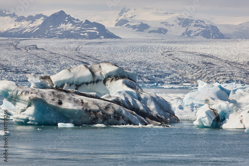Obraz na płótnie Icebergs turquoise lake and snowy mountains. Jokulsarlon, Southeast area. Iceland. w salonie