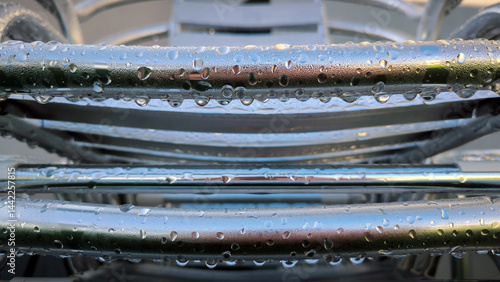Obraz na płótnie water drops om metal surface close up w salonie
