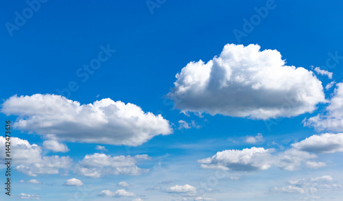 Obraz na płótnie Blue sky and white clouds w salonie