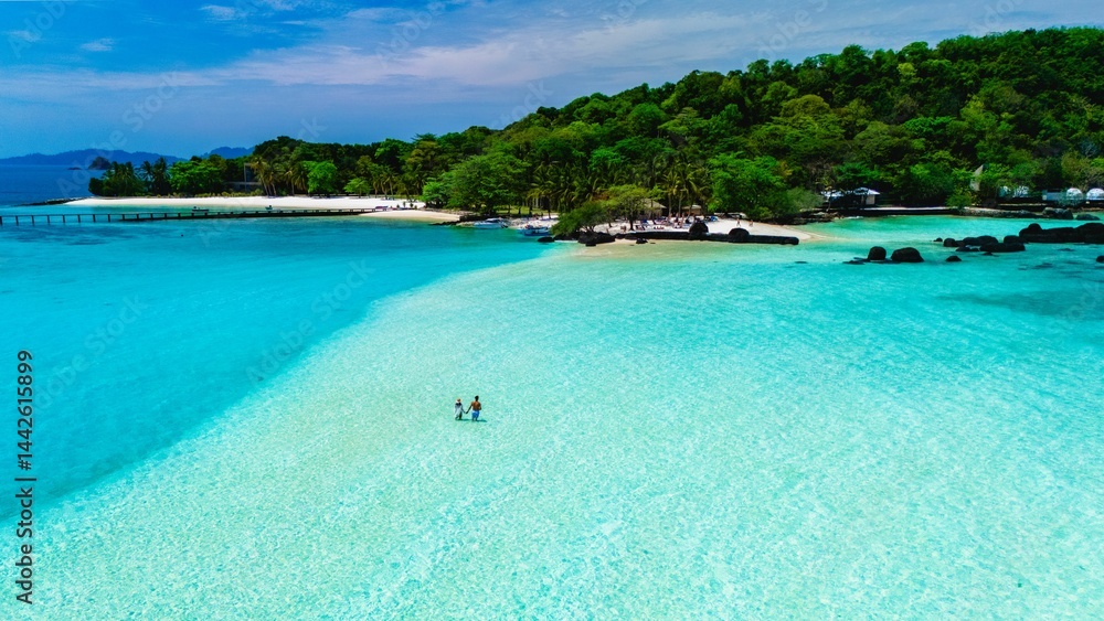 Fototapeta premium Tropical paradise with vibrant turquoise waters and lush greenery inviting relaxation and adventure