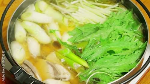 One-pot dish with yellowtail, leeks, and many other vegetables