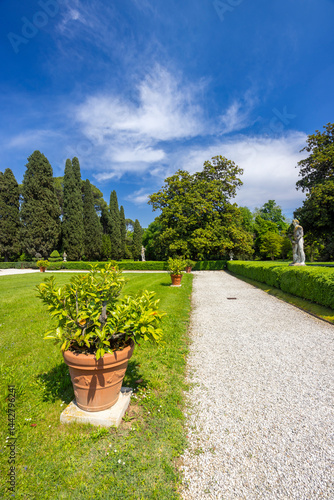 Obraz na płótnie Exploring the magnificent gardens of Villa Emo, a Palladian villa in Vedelago, Veneto, Italy w salonie
