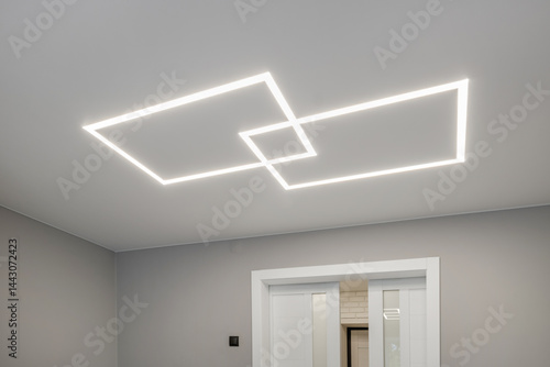 Obraz na płótnie suspended ceiling with halogen spots lamps in form of squares and rectangles and drywall construction in empty room in apartment or house. Stretch ceiling white and complex shape. w salonie
