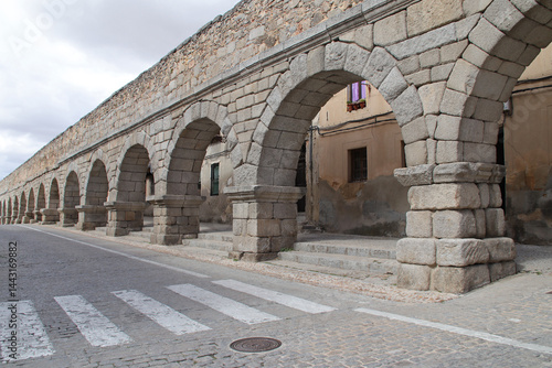 Obraz na płótnie ruined ancient aqueduct in segovia in spain w salonie
