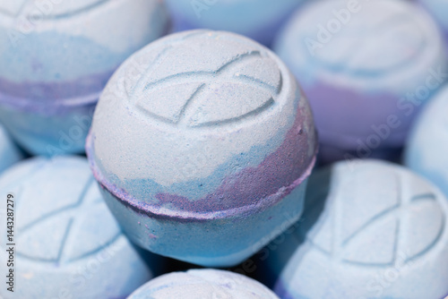 Obraz na płótnie closeup bath bombs in store w salonie