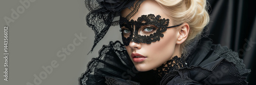 Obraz na płótnie Face of a beautiful glamorous woman, black lace, blonde w salonie