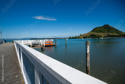 Obraz na płótnie Pier of Salisbury Wharf at one end of Pilot Bay Mount Maunganui w salonie
