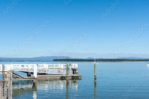 Obraz na płótnie Pier of Salisbury Wharf at one end of Pilot Bay Mount Maunganui w salonie