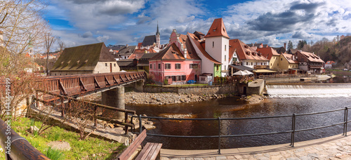 Obraz na płótnie Sunny day view of historical buildings and river in Cesky Krumlov, Czech Republic w salonie