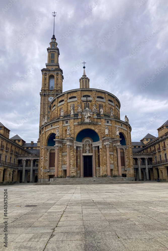 Obraz premium The Universidad Laboral de Gijón, originally constructed as an educational center for orphans, now houses various prominent cultural institutions