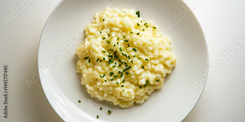 Obraz na płótnie Rice Reverie: Plump grains coated in cream sauce sit proudly on a stark white plate w salonie
