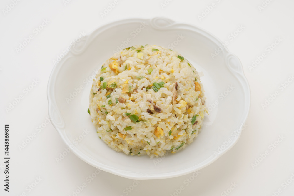 シンプルなチャーハン(具材は玉子・ネギ・しいたけ) シンプルなチャーハン(具材は玉子・ネギ・しいたけ)