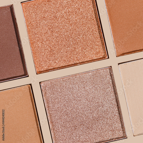 Obraz na płótnie Eyeshadow palette, mix of matte and shimmer shades in brown, nude, orange hues. Aesthetic top view pattern for beauty, makeup, cosmetics themes, Neutral color swatches eyeshade refills square shape w salonie