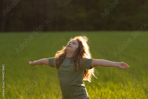 Obraz na płótnie Carefree of dreaming child. Kid enjoying carefree and freedom. Kid meditation in nature. Dreams of kids carefree. Peaceful carefree child portrait. Kids peace and freedom. Mind and calm kid. w salonie