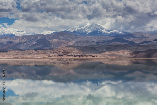 Obraz na płótnie Lake in Argentina w salonie