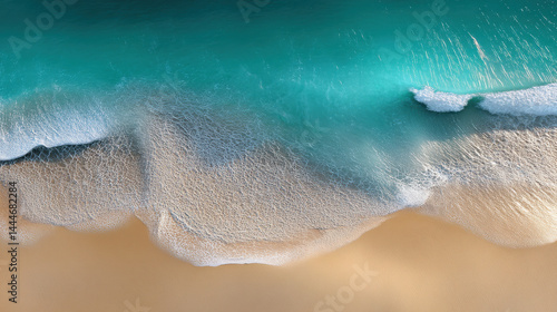Obraz na płótnie Aerial View of Turquoise Ocean Waves on a Sandy Beach w salonie