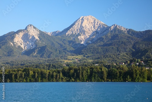 Obraz na płótnie Faaker See in Villach, Austria w salonie