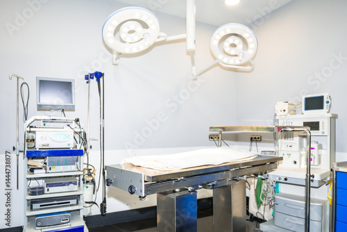 Obraz na płótnie Veterinary operating room ready for surgery with modern equipment w salonie