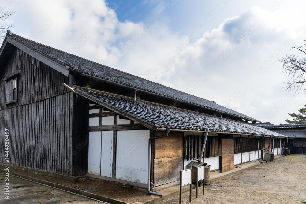 Fototapeta premium 山居倉庫の二重屋根構造