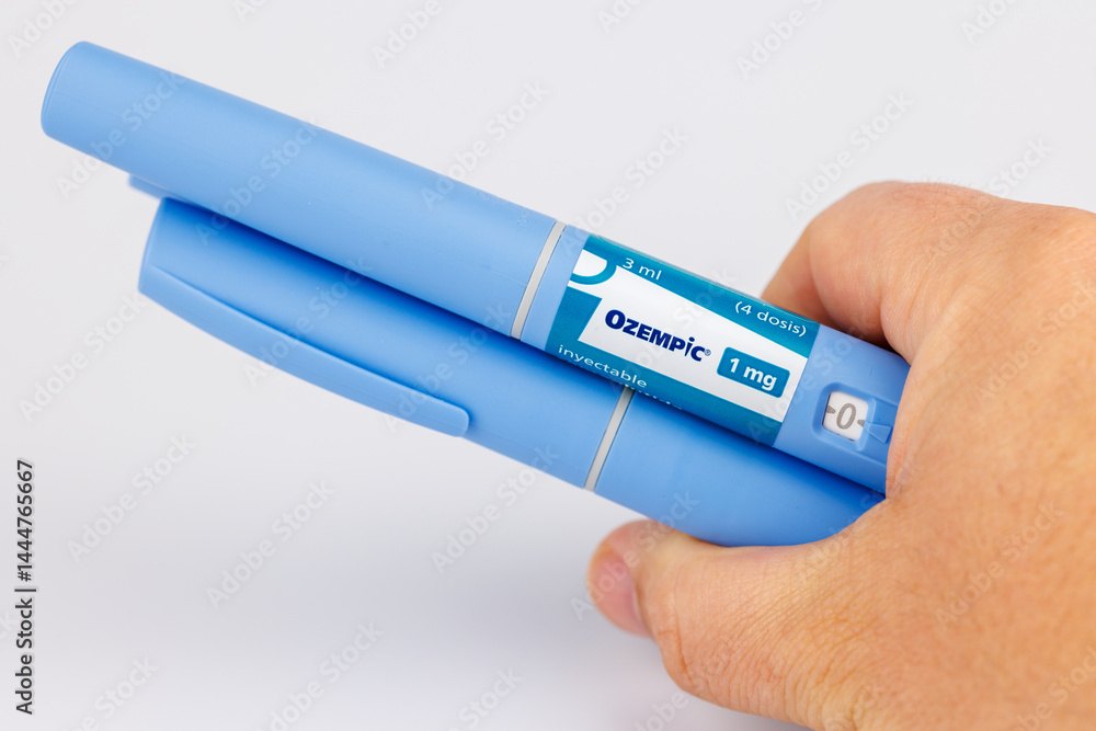 Obraz premium Injectable Semaglutide pens isolated for pharmacy or health concepts