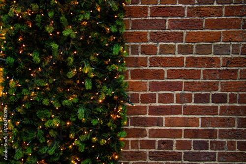 Obraz na płótnie Rustic brick wall background with a Christmas garland and copy space image w salonie