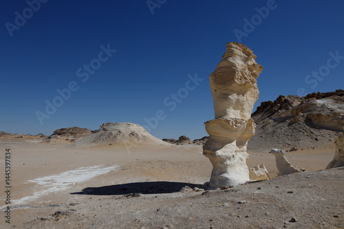 Obraz na płótnie Rock formation in the Desert of Obstacles in Egypt w salonie